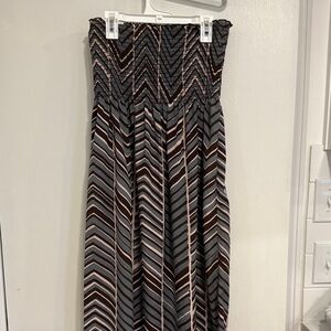 Chic Strapless Chevron Dress in Black and Pink